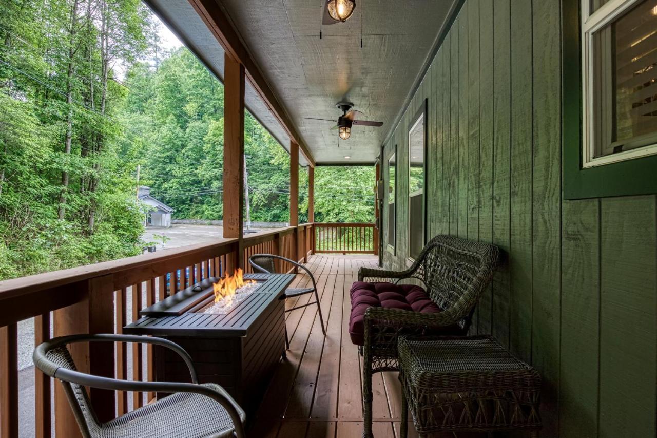 Вилла Great Location - Hot Tub - Dog Friendly Севьервилл Экстерьер фото