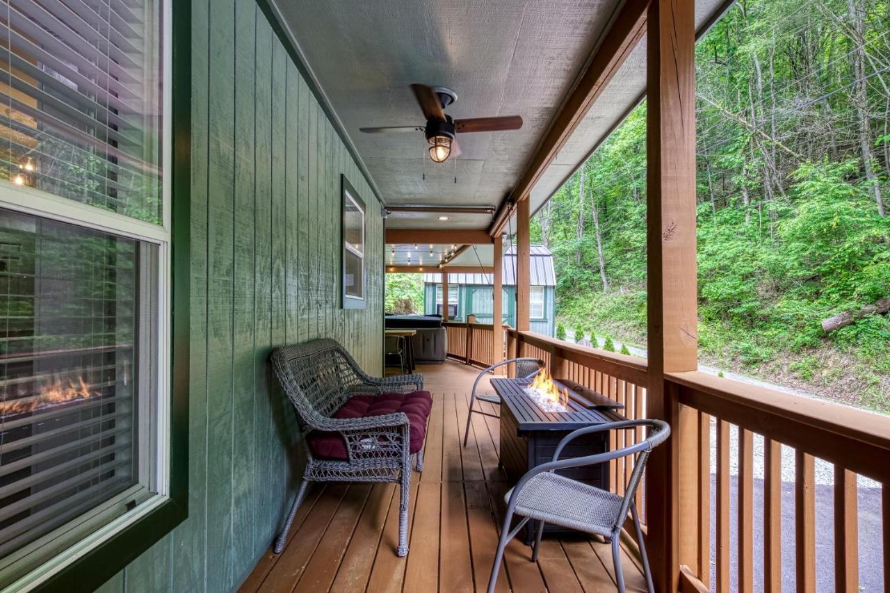 Вилла Great Location - Hot Tub - Dog Friendly Севьервилл Экстерьер фото